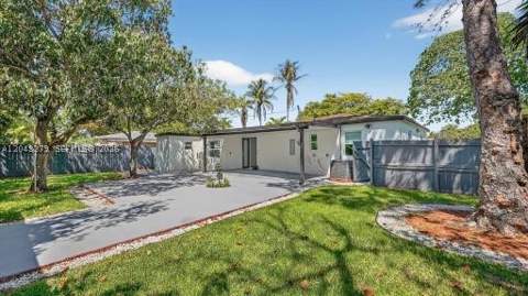 1010 NE 138th St, North Miami FL - photo 17 of 18