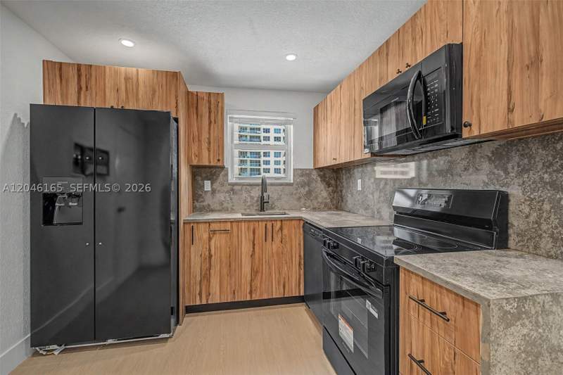 2 bedroom Condominium at 5555 Collins Ave 7B, Oceanside Plaza Condo, Miami Beach — photo 3