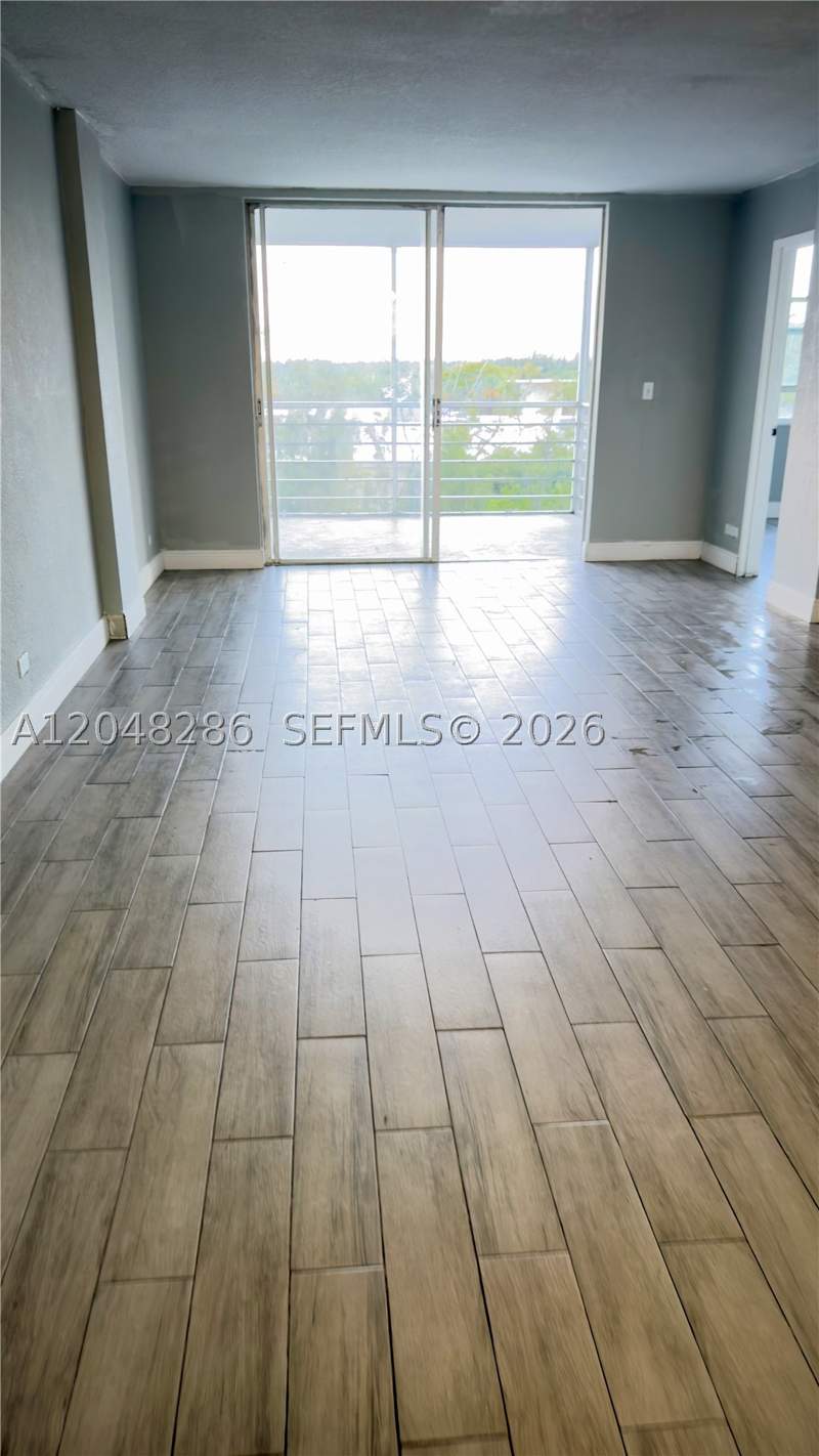 1 bedroom Condominium at 3660 NE 166th St 607, Eastern Shores White Hous, North Miami Beach — photo 2