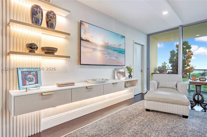 2 bedroom Condominium at 1455 Ocean Dr 904, Il Villaggio On South Bea, Miami Beach — photo 2
