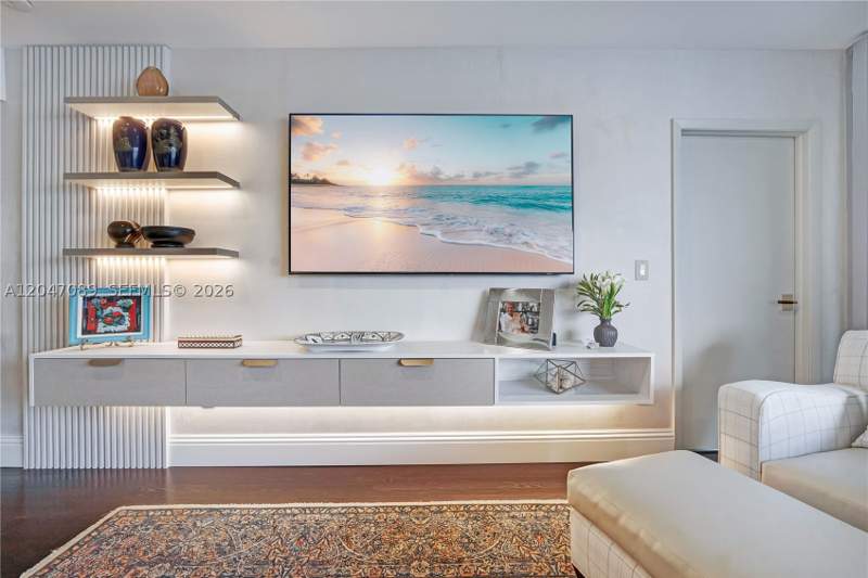 2 bedroom Condominium at 1455 Ocean Dr 904, Il Villaggio On South Bea, Miami Beach — photo 4