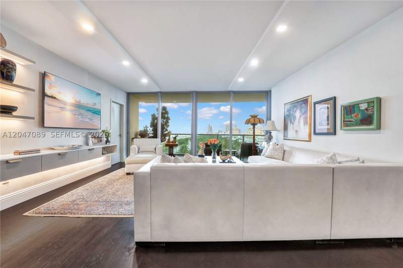 2 bedroom Condominium at 1455 Ocean Dr 904, Il Villaggio On South Bea, Miami Beach — photo 5