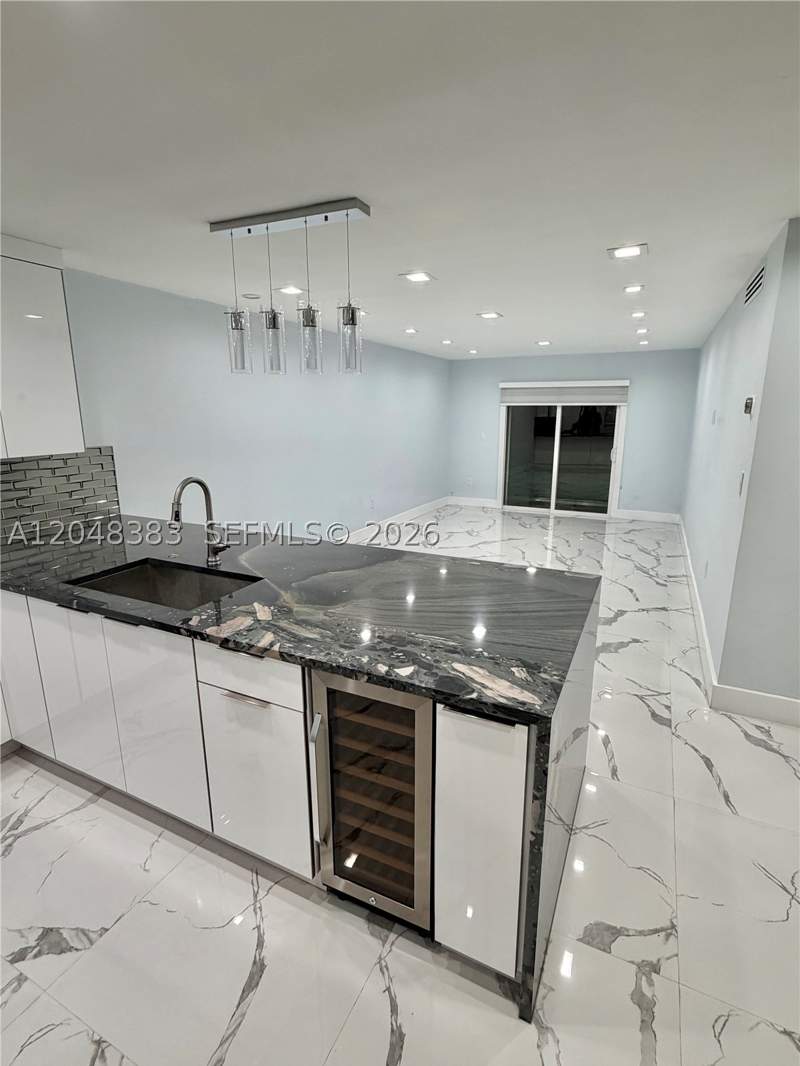 2 bedroom Condominium at 1100 W 35th St 4, Bemar Patio Condo, Hialeah — photo 2