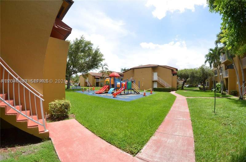 2 bedroom Condominium at 15630 SW 80th St I-210, The Courts At Kendall Con, Miami — photo 3