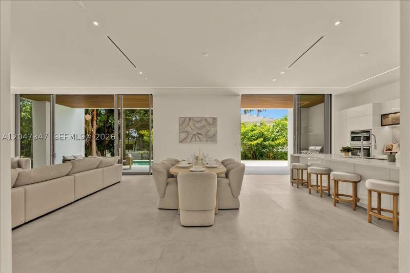 5 bedroom SingleFamilyResidence at 7701 Coquina Drive, North Bay Island, North Bay Village — photo 3