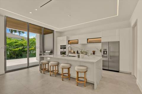 7701 Coquina Drive, North Bay Village FL - photo 8 of 47
