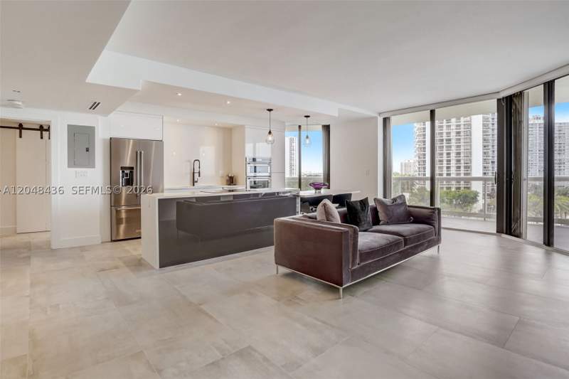 2 bedroom Condominium at 20191 E Country Club Dr 802, Terraces North Turnberry, Aventura — photo 3
