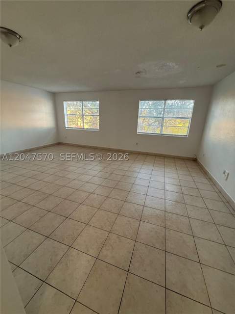 1305 W 53rd St 406, Hialeah FL - photo 10 of 30