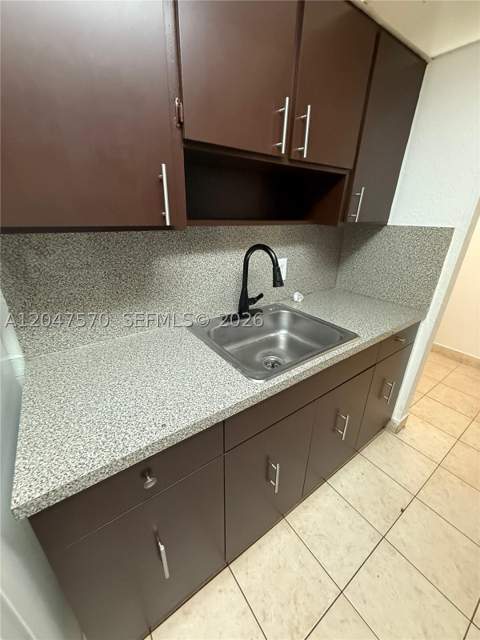 1305 W 53rd St 406, Hialeah FL - photo 12 of 30