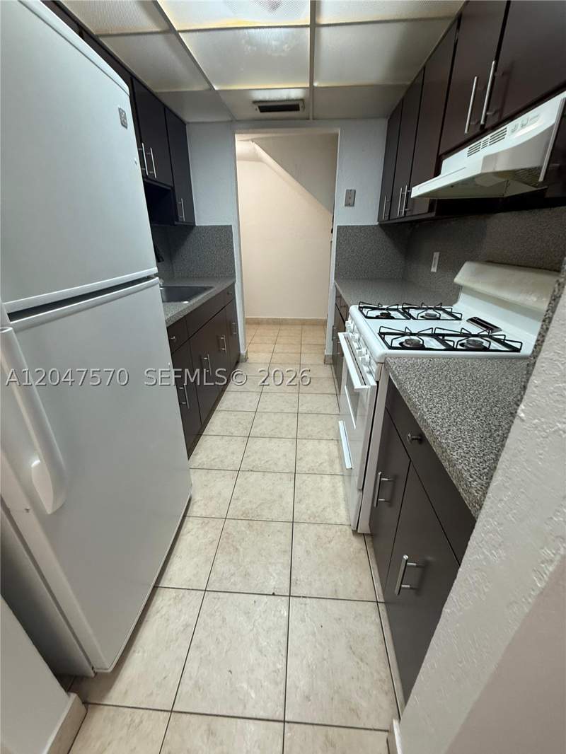 2 bedroom Condominium at 1305 W 53rd St 406, Villa Catalina Condo, Hialeah — photo 2