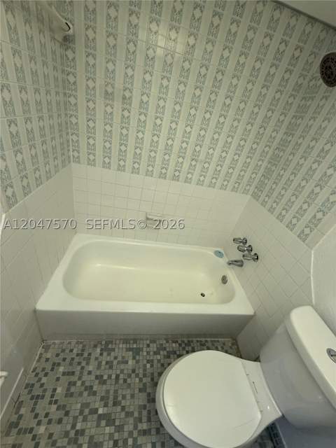 1305 W 53rd St 406, Hialeah FL - photo 24 of 30