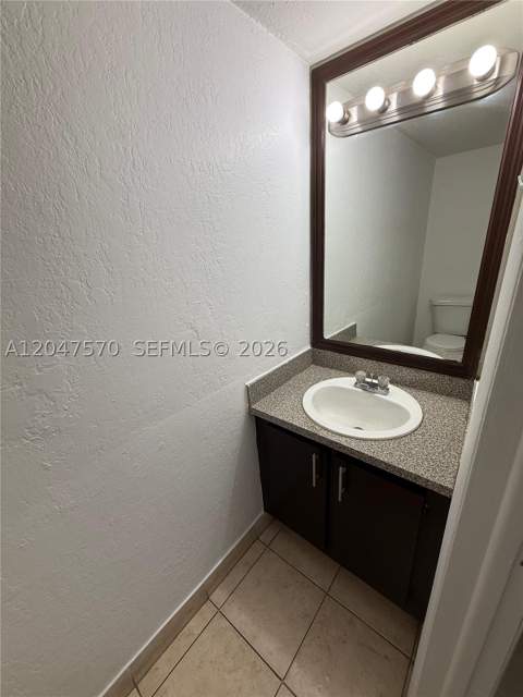 1305 W 53rd St 406, Hialeah FL - photo 7 of 30