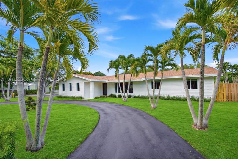 5 bedroom SingleFamilyResidence at 7600 SW 168th St, Old Cutler Oaks South, Palmetto Bay — photo 2