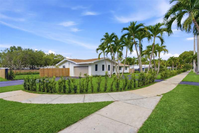 5 bedroom SingleFamilyResidence at 7600 SW 168th St, Old Cutler Oaks South, Palmetto Bay — photo 3