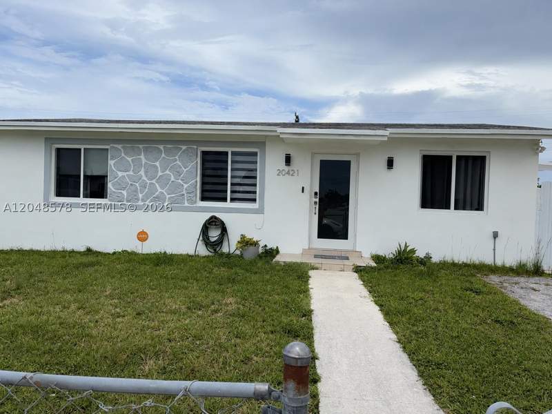 3 bedroom SingleFamilyResidence at 20421 SW 118th Ave, South Miami Heights Addn, Miami — photo 2