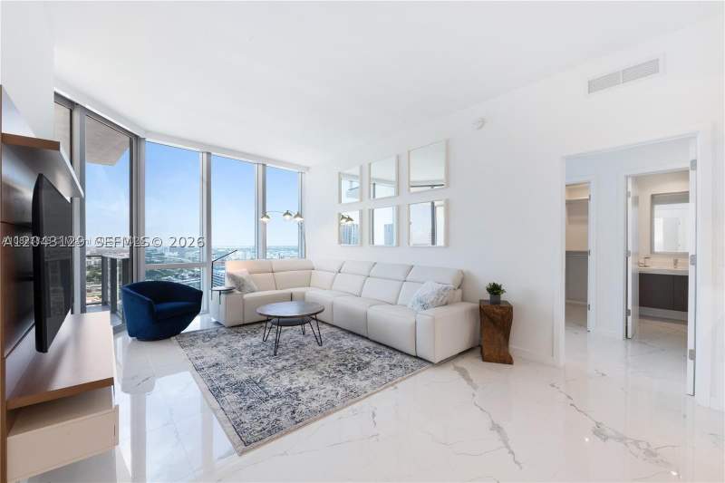 2 bedroom Condominium at 851 NE 1st Ave 3308, Paramount Miami Worldcent, Miami — photo 2