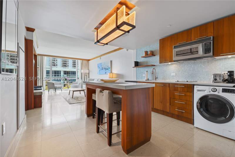 2 bedroom Condominium at 6801 Collins Ave 516, Central Carillon Beach Co, Miami Beach — photo 2