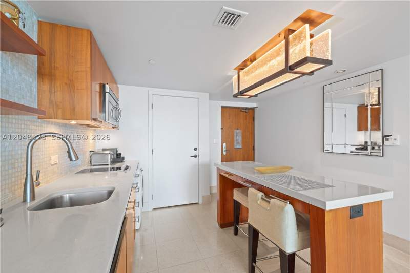 2 bedroom Condominium at 6801 Collins Ave 516, Central Carillon Beach Co, Miami Beach — photo 3