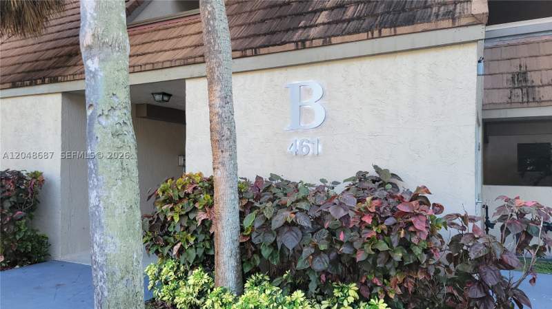2 bedroom Condominium at 461 Ives Dairy Rd 204-2, Summertree Vilg Calif Cl, Miami — photo 2