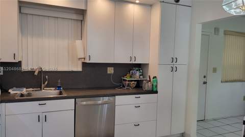 461 Ives Dairy Rd 204-2, Miami FL - photo 8 of 12