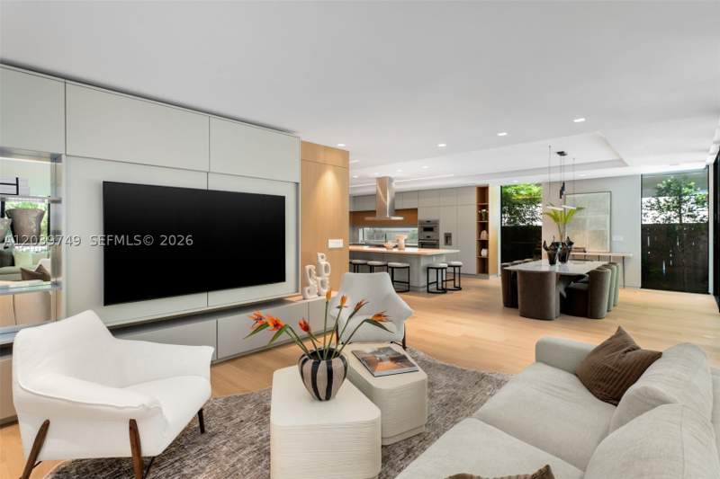 5 bedroom SingleFamilyResidence at 3579 Avocado Ave, Coco Gve Pk 2 Amd, Miami — photo 4