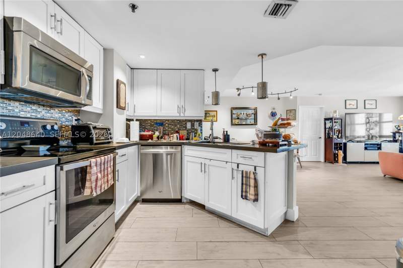 2 bedroom Condominium at 2351 Douglas Rd 1101, Gables Terrace Condo, Miami — photo 3