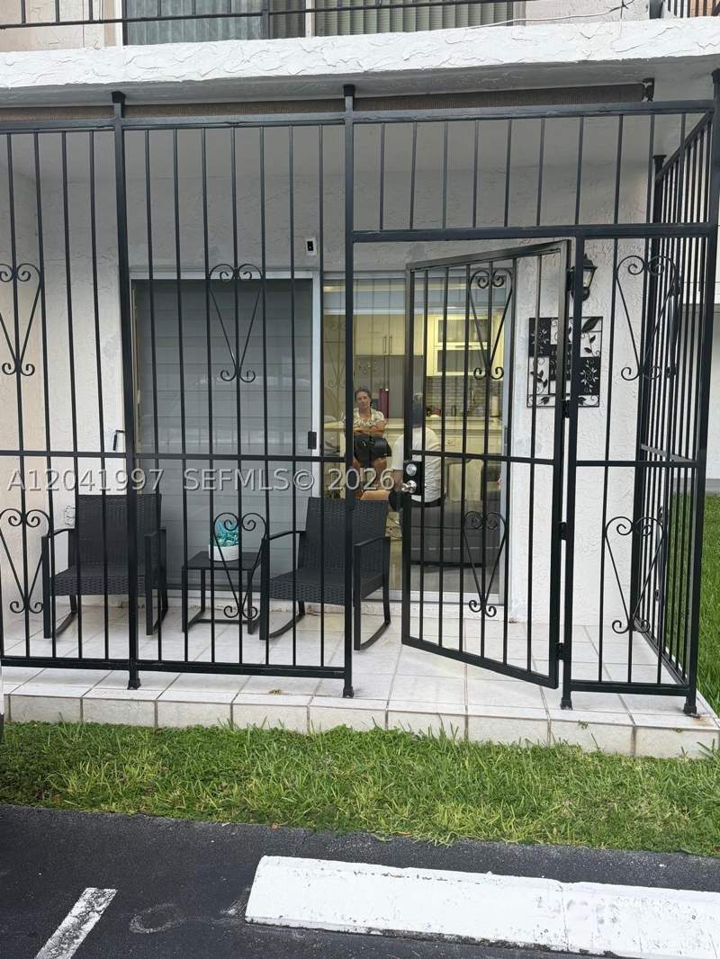 1 bedroom Condominium at 9520 SW 8th St 121, La Fuente Condo, Miami — photo 4