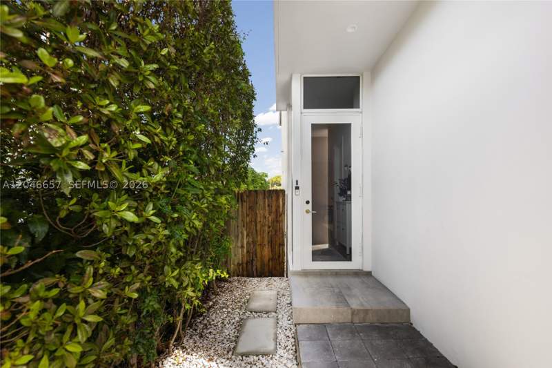 3 bedroom Condominium at 3655 SW 25th St 3655, Silver Bluff Homesites, Miami — photo 3