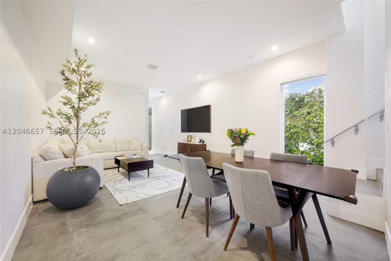3 bedroom Condominium at 3655 SW 25th St 3655, Silver Bluff Homesites, Miami — photo 4