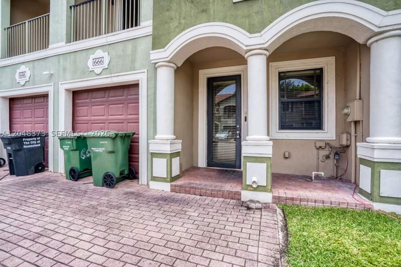4 bedroom SingleFamilyResidence at 666 NE 35th Ave, Florence At Crystal Lakes, Homestead — photo 2