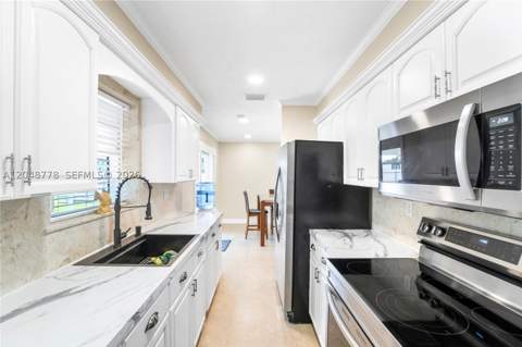 1759 W Mowry Ct, Homestead FL - photo 8 of 41