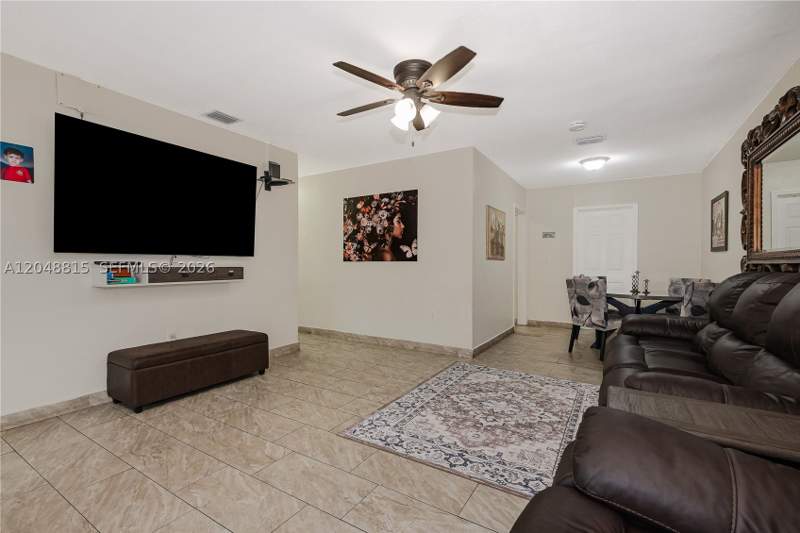 5 bedroom SingleFamilyResidence at 750 NE 4th Pl, Essex Village-Third Addit, Hialeah — photo 5