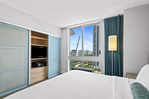 18683 Collins Avenue 1403, Sunny Isles Beach FL - photo 13 of 34