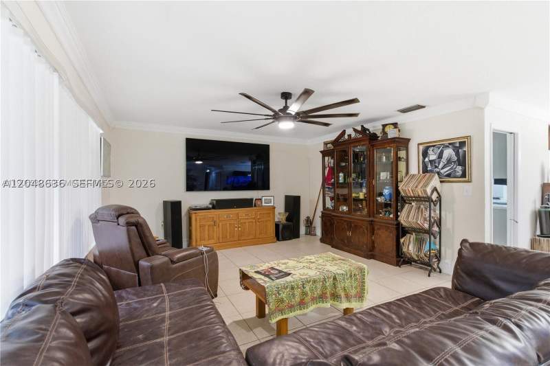 3 bedroom SingleFamilyResidence at 15490 SW 209th Ave, No subdi, Miami — photo 4