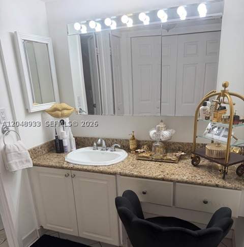100 Bayview Dr 1208, Sunny Isles Beach FL - photo 9 of 16