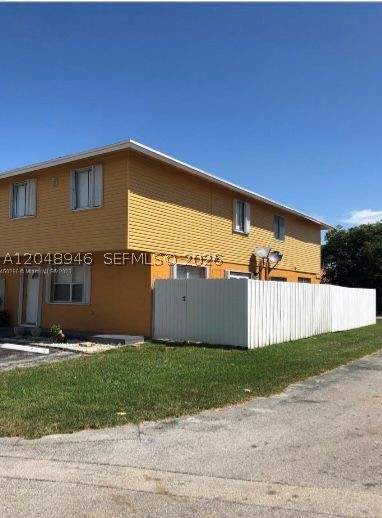 3 bedroom Condominium at 43 NE 12th Ave 43, Seagrape Village Condo, Homestead — photo 3