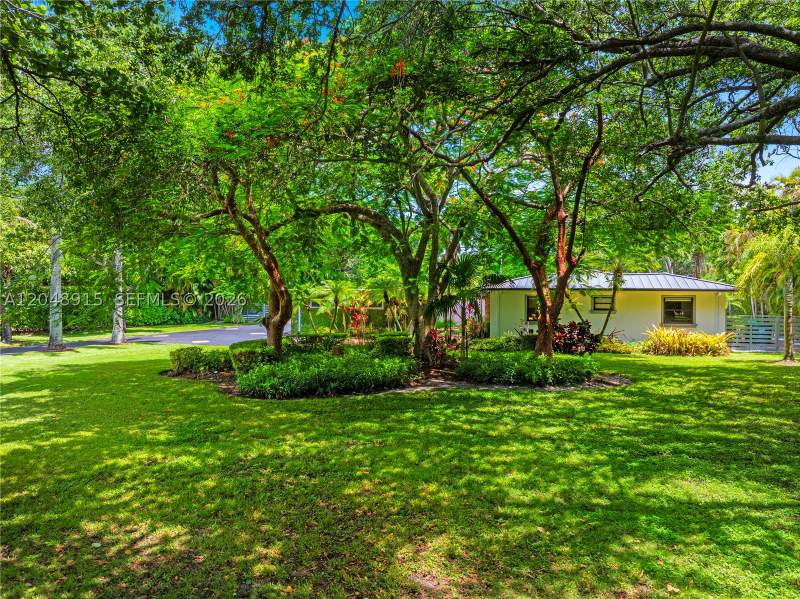 5 bedroom SingleFamilyResidence at 8735 SW 122nd St, Gatlin Acres, Miami — photo 4