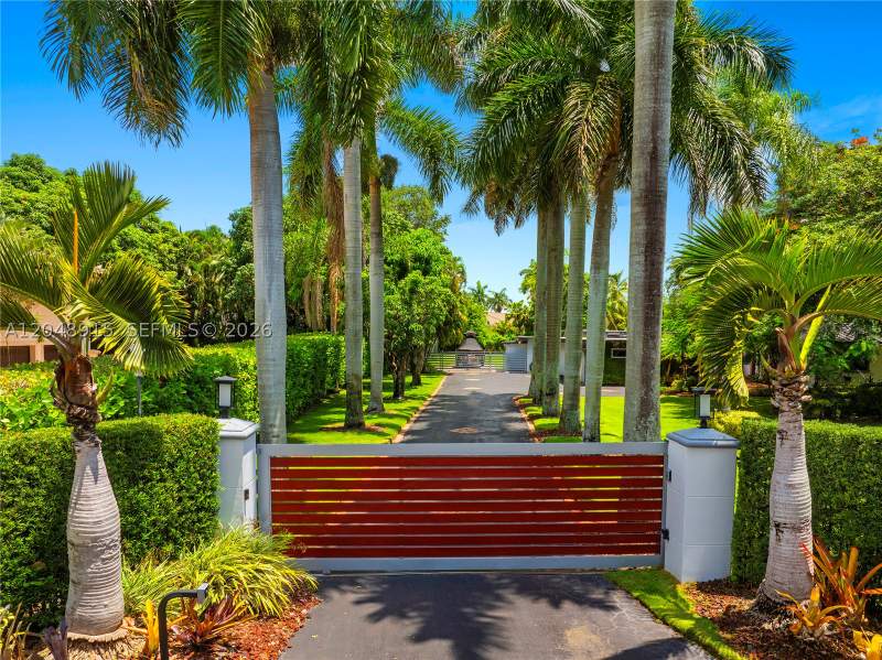 5 bedroom SingleFamilyResidence at 8735 SW 122nd St, Gatlin Acres, Miami — photo 5