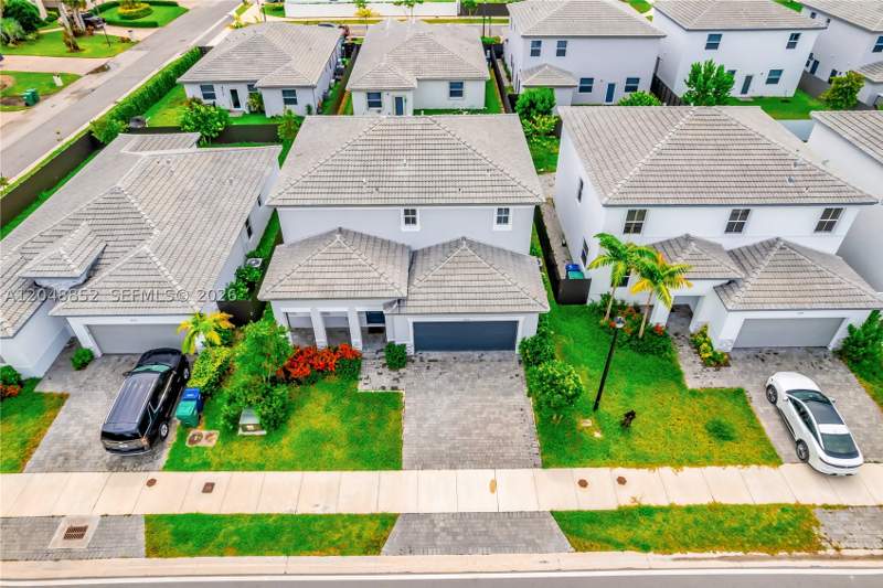 4 bedroom SingleFamilyResidence at 16125 SW 149th Ave, Salerno, Miami — photo 4