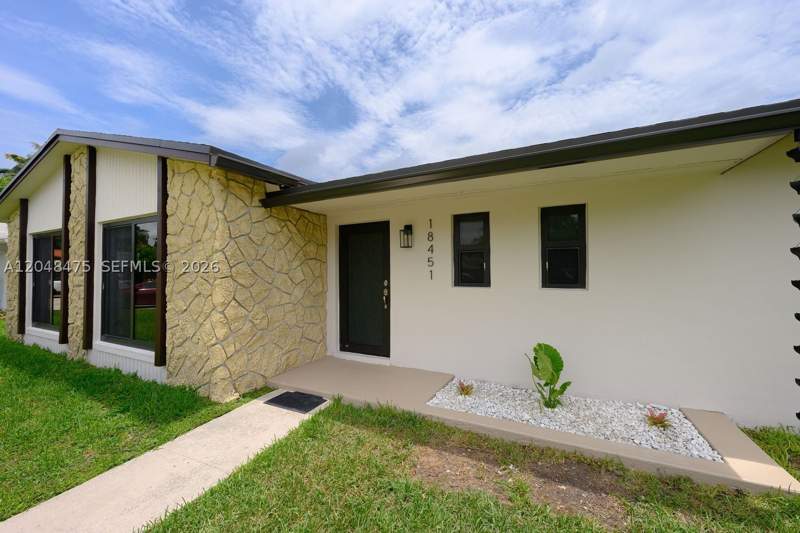 4 bedroom SingleFamilyResidence at 18451 SW 90th Ave, Bel Aire Sec 15, Cutler Bay — photo 2