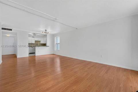 7118 Bonita Dr 705, Miami Beach FL - photo 10 of 32