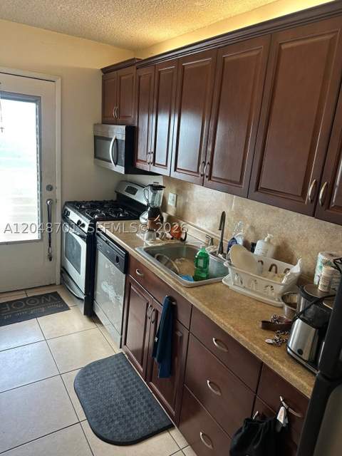20320 NE 2nd Ave 27, Miami Gardens FL - photo 6 of 16