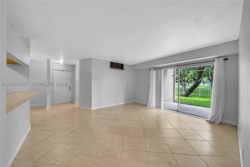 2 bedroom Condominium at 15770 SW 106th Ter 106, Royal Palm Place, Miami — photo 5
