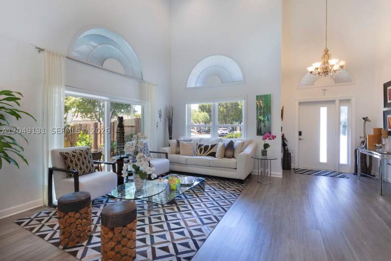 4 bedroom SingleFamilyResidence at 11035 NW 47th Ln, Doral Meadows 1st Addn, Doral — photo 3