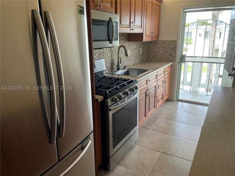 20120 NE 2nd Ave W28, Miami Gardens FL - photo 9 of 19