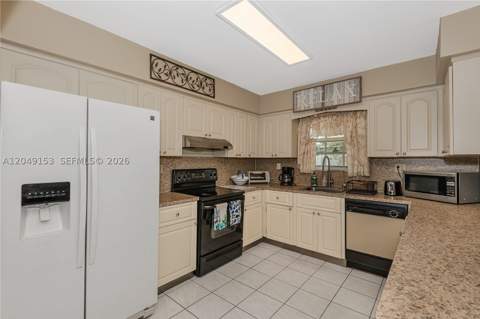 292 W 39th Pl, Hialeah FL - photo 10 of 39