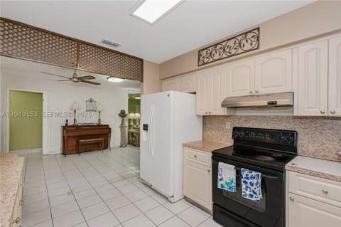 292 W 39th Pl, Hialeah FL - photo 12 of 39