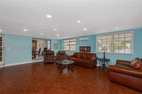 292 W 39th Pl, Hialeah FL - photo 17 of 39