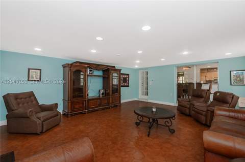 292 W 39th Pl, Hialeah FL - photo 18 of 39