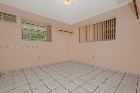 292 W 39th Pl, Hialeah FL - photo 22 of 39
